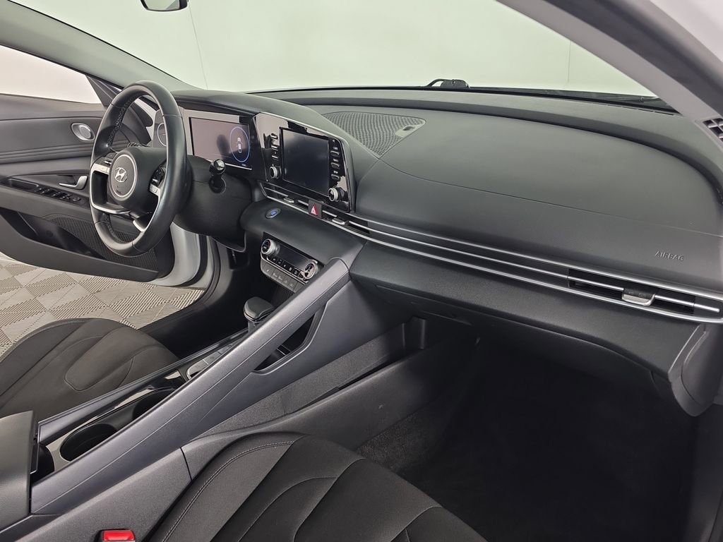 Used 2021 Hyundai Elantra SEL w/ Convenience + Premium Package image 19