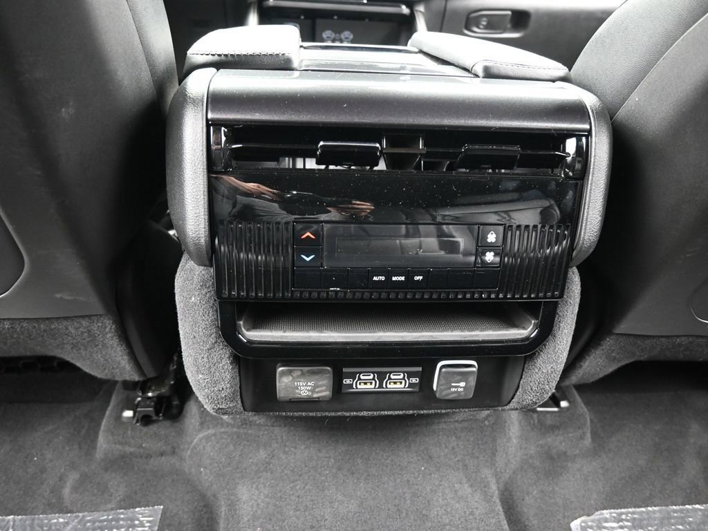 Used 2024 Jeep Wagoneer 2WD image 40