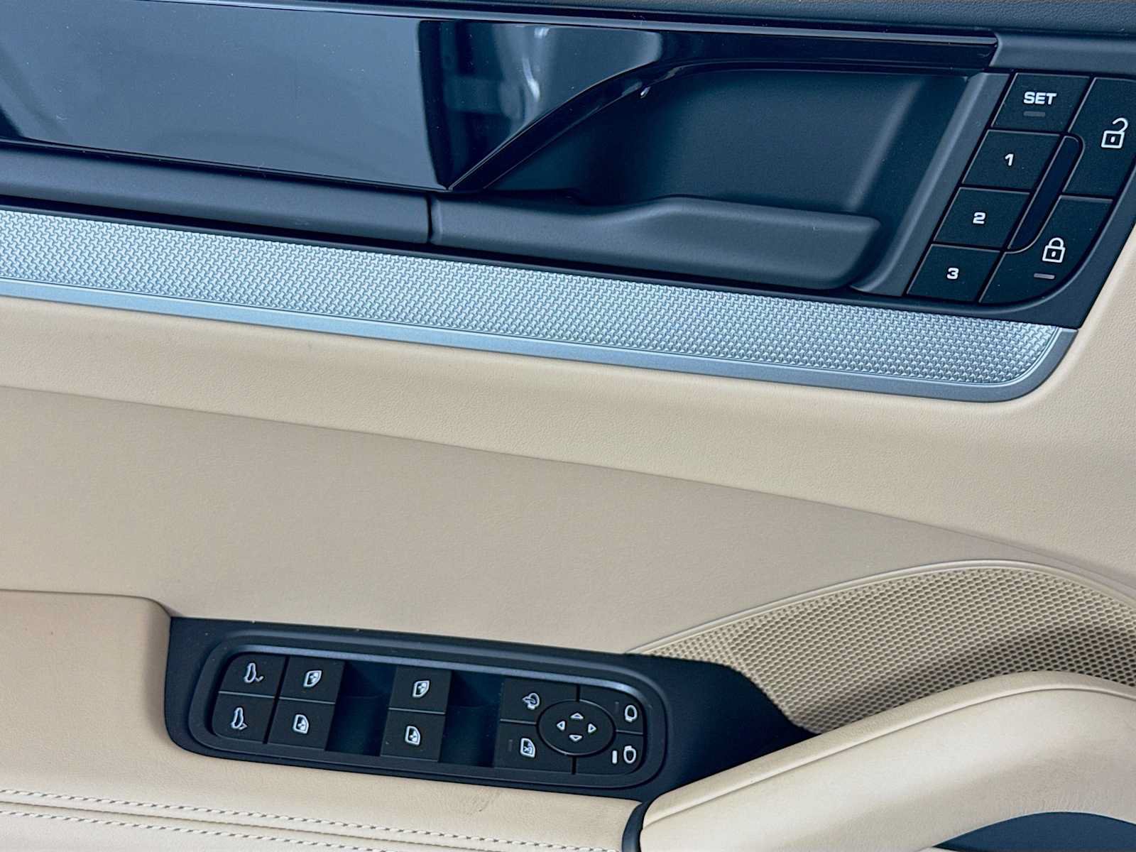 New 2026 Porsche Cayenne Coupe AWD/4WD image 11