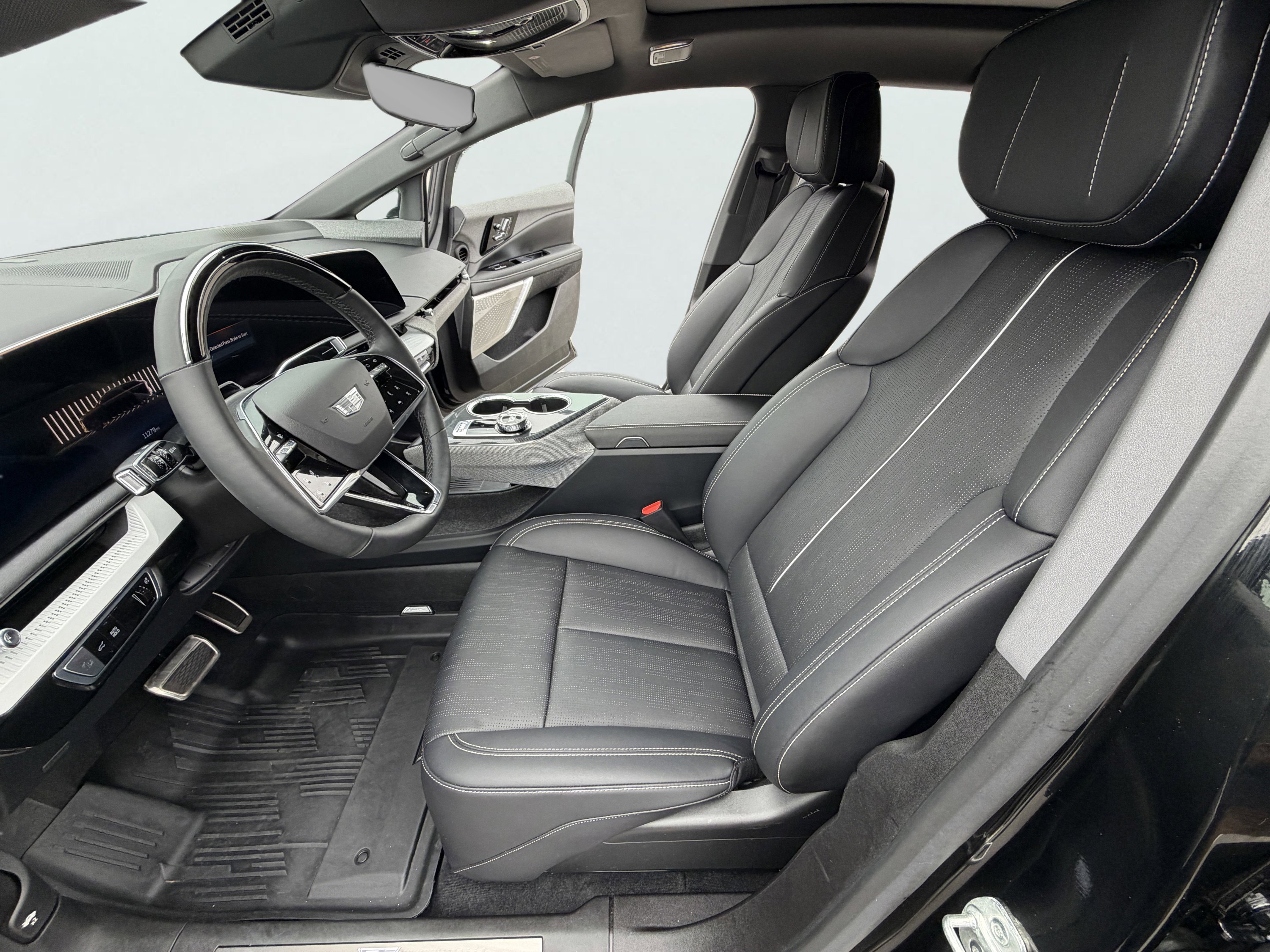 Used 2025 Cadillac Optiq Luxury 2 w/ LPO, Floor Liner Package AWD/4WD image 8