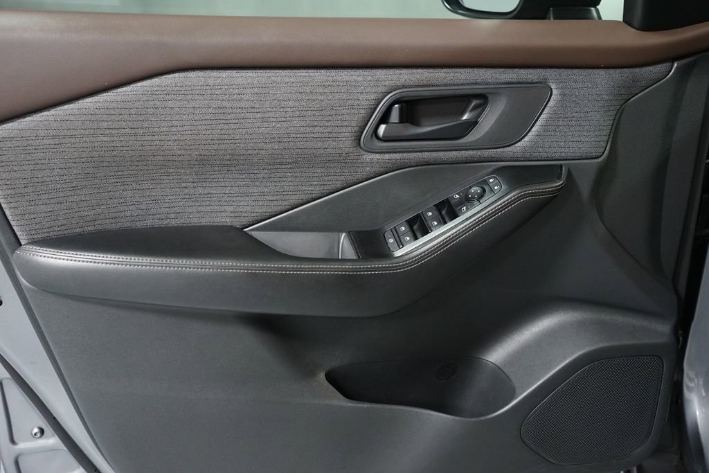 Used 2021 Nissan Rogue S image 28