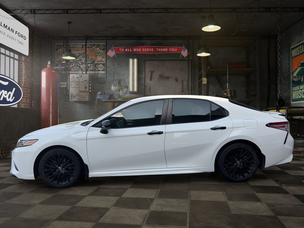 Used 2020 Toyota Camry SE image 3