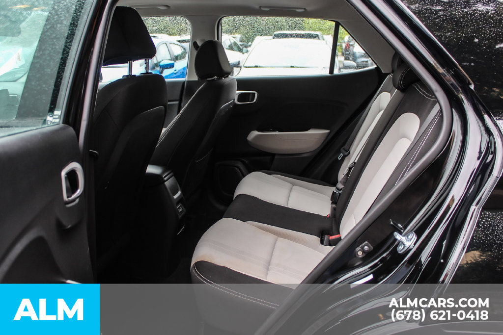 Used 2025 Hyundai Venue SEL FWD image 17