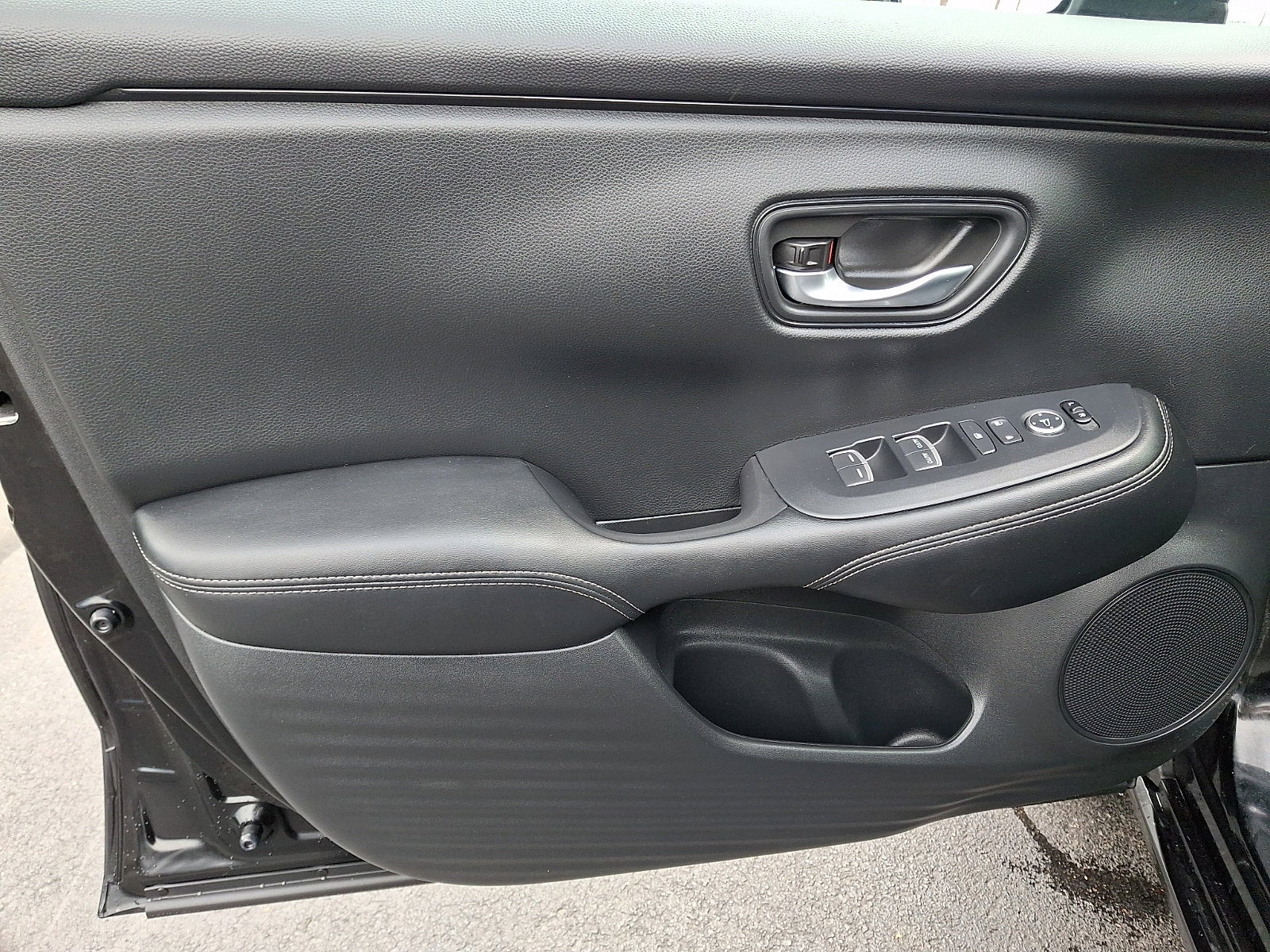 Used 2024 Honda HR-V EX-L image 12