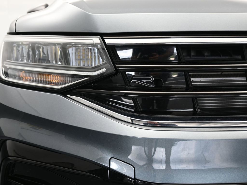 Used 2022 Volkswagen Tiguan SE R-Line AWD/4WD image 52