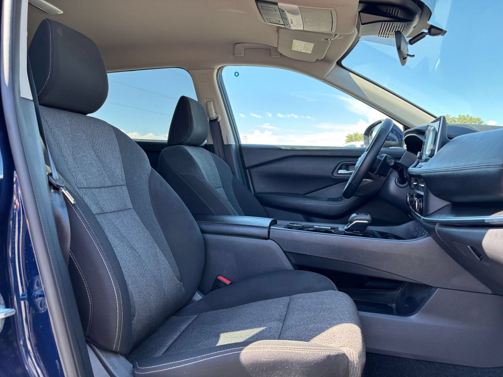 Used 2025 Nissan Rogue SV AWD/4WD image 37
