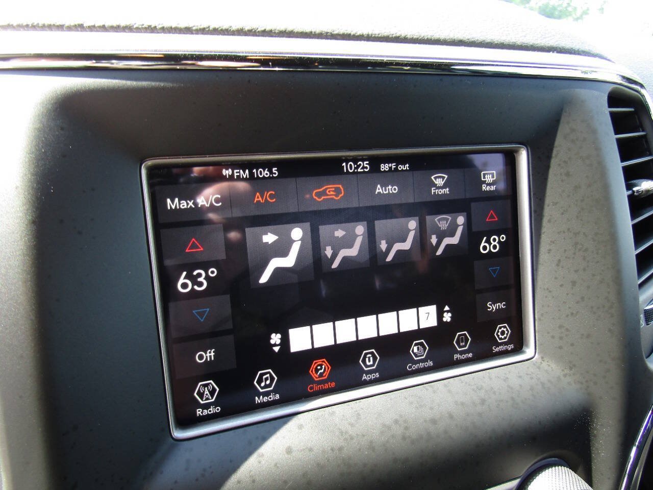 Used 2021 Jeep Grand Cherokee Laredo AWD/4WD image 14