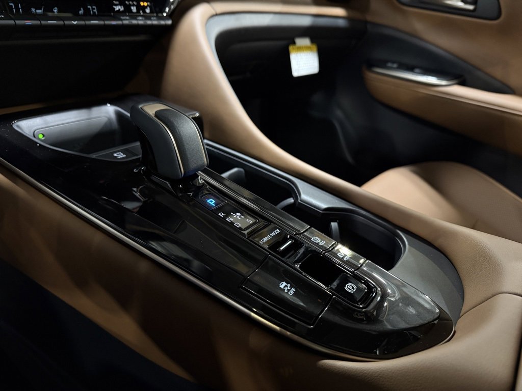 New 2025 Toyota Crown Signia Limited image 28