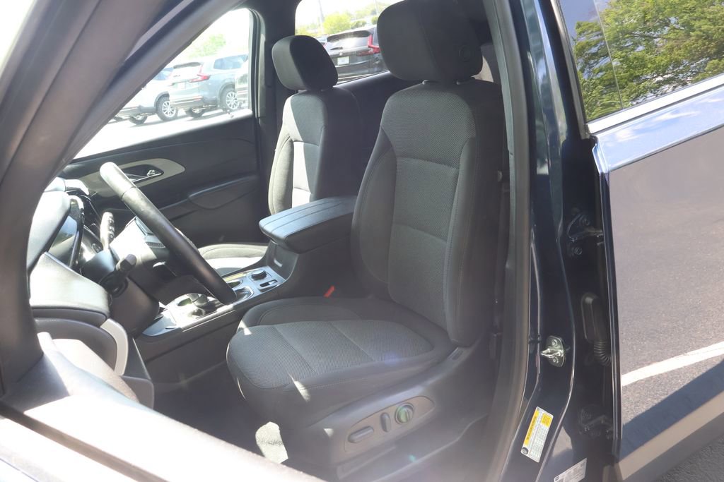 Used 2023 Chevrolet Traverse LT AWD/4WD image 33