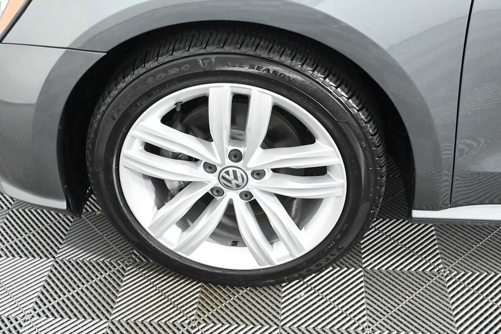 Used 2019 Volkswagen Passat 2.0T Wolfsburg FWD image 27