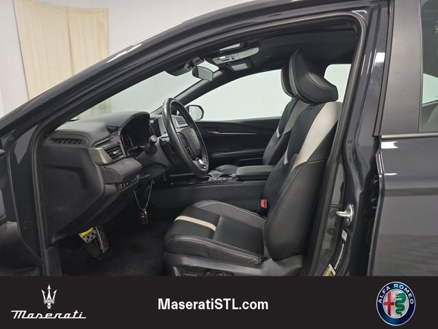 Used 2025 Toyota Camry SE image 6