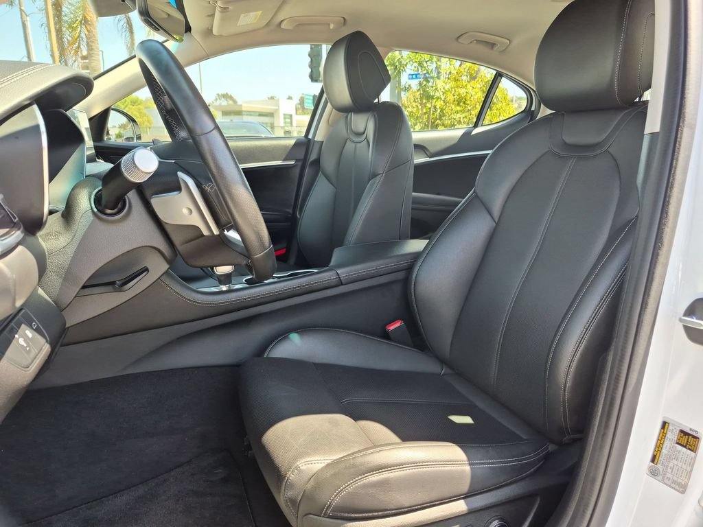 Used 2025 Genesis G70 2.5T RWD image 25