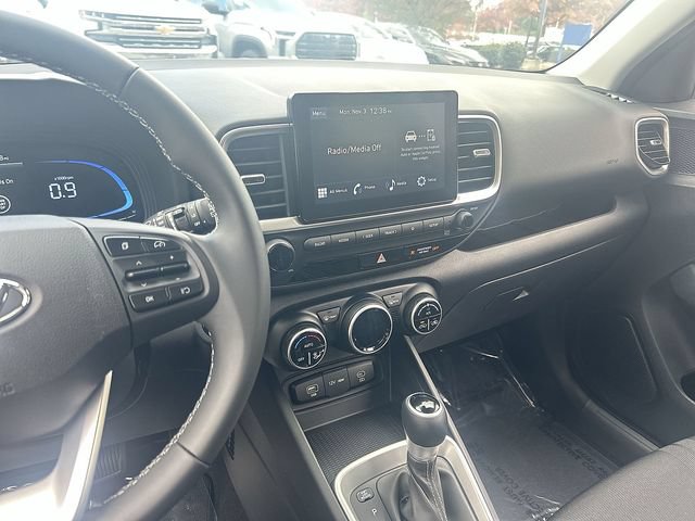 New 2025 Hyundai Venue SEL FWD image 32