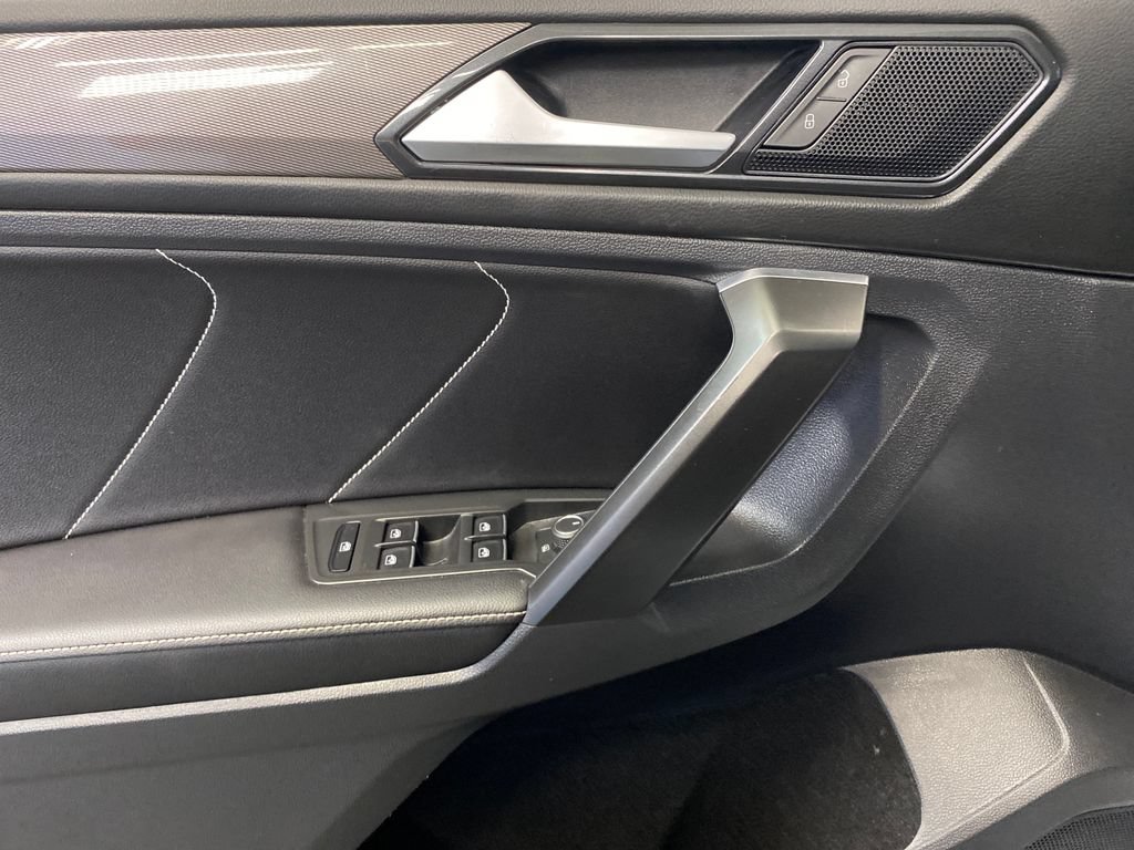 Used 2023 Volkswagen Tiguan SE AWD/4WD image 12