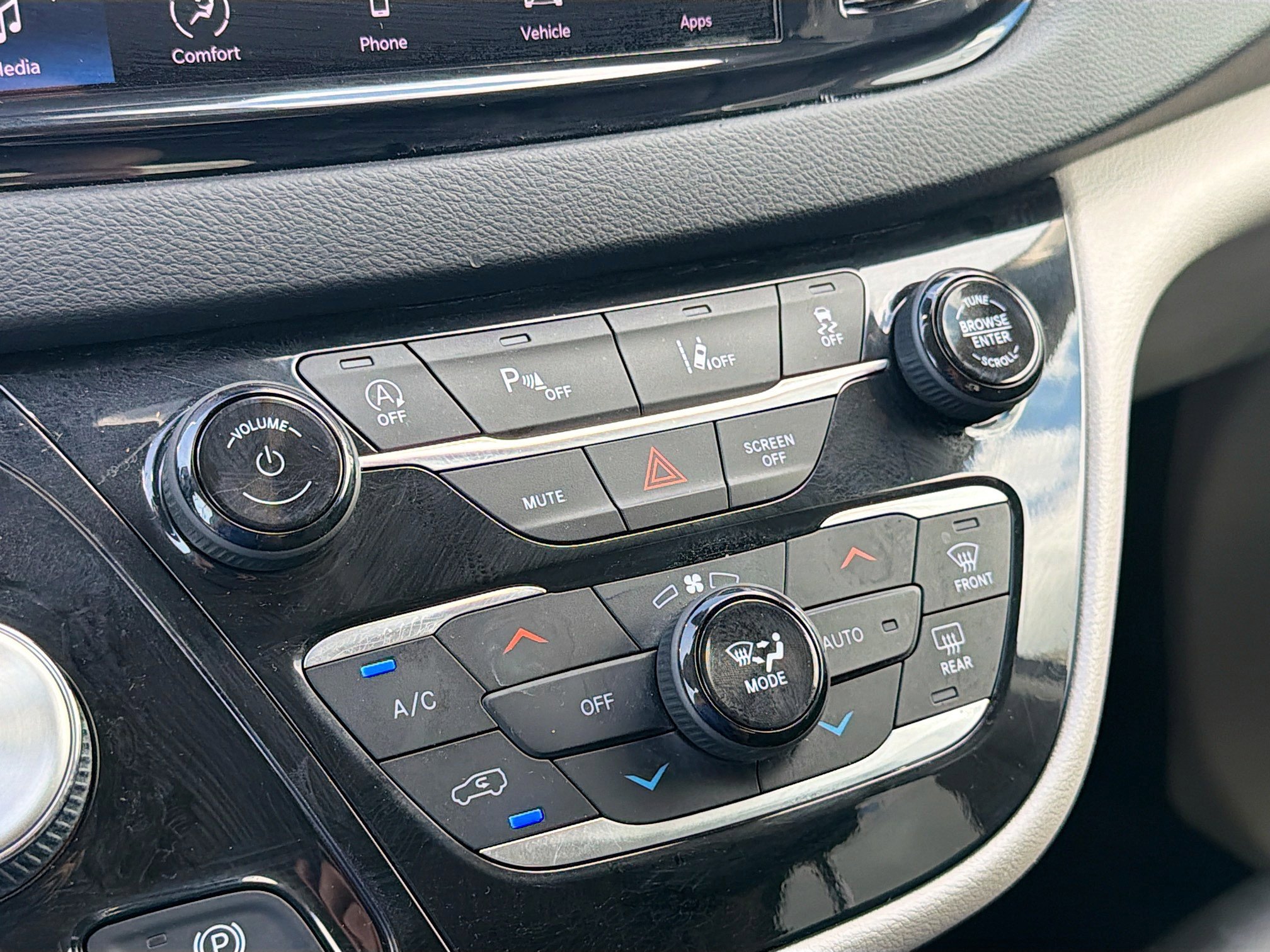 Used 2023 Chrysler Pacifica Touring-L image 33