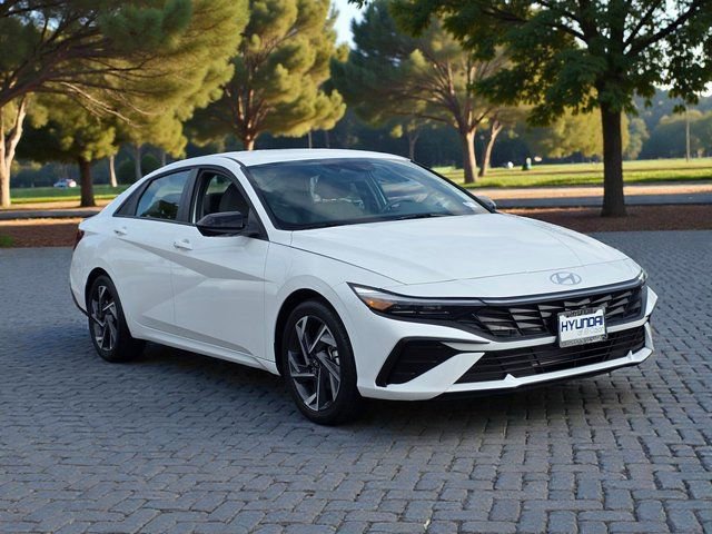 Certified 2025 Hyundai Elantra Sport image 4