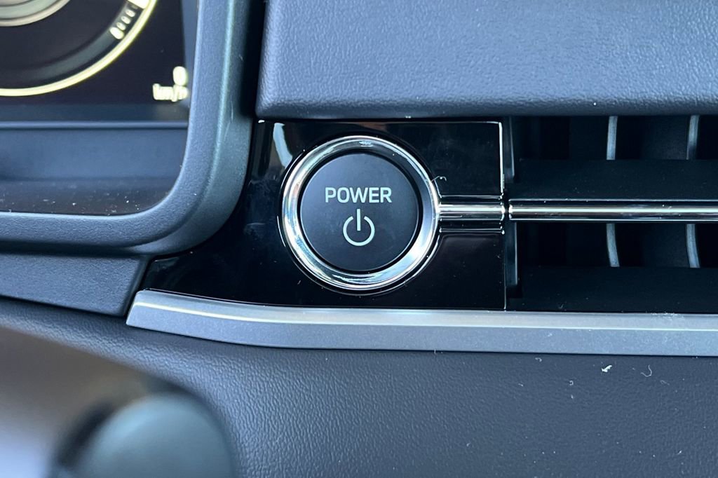 New 2025 Mitsubishi Outlander SE image 24