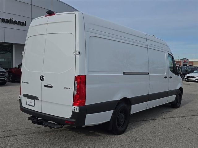 Used 2025 Mercedes-Benz Sprinter 2500 image 4