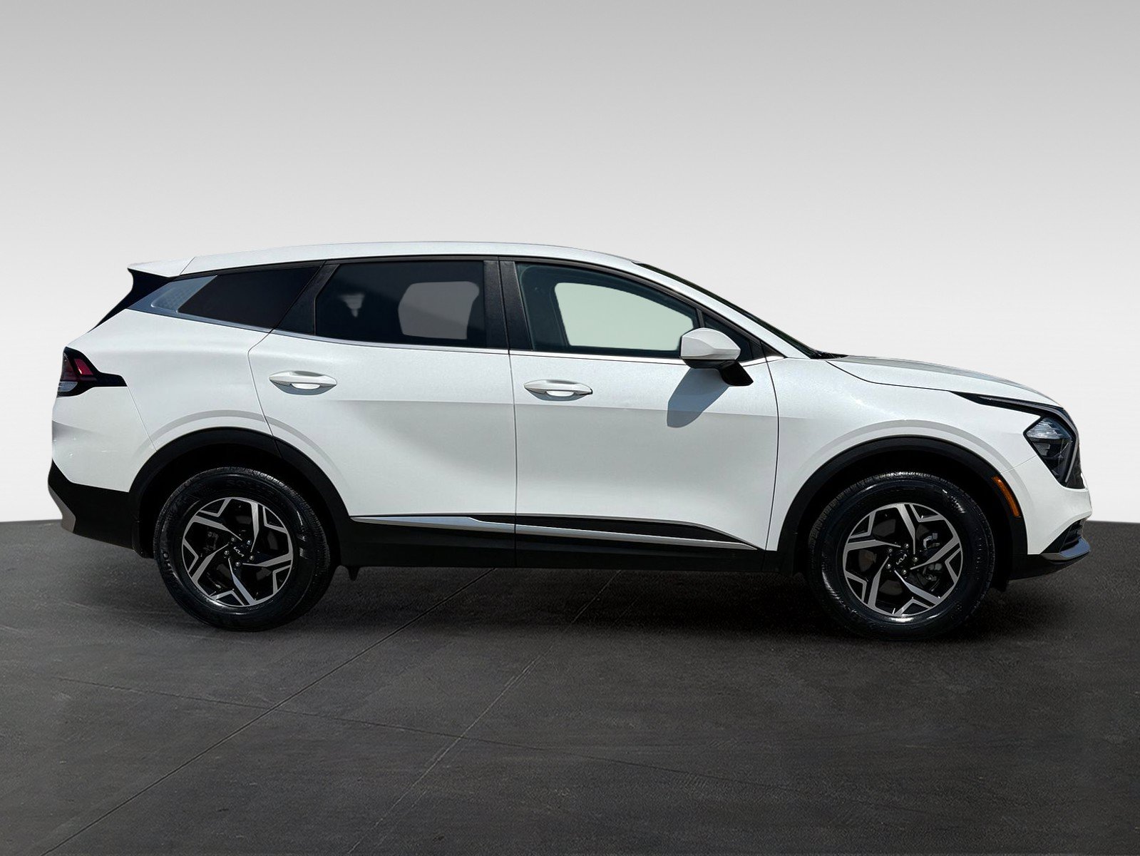 Used 2023 Kia Sportage LX AWD/4WD image 4