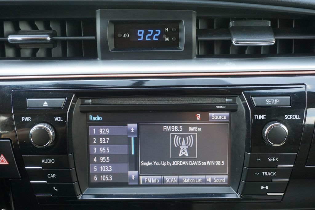 Used 2015 Toyota Corolla LE FWD image 9