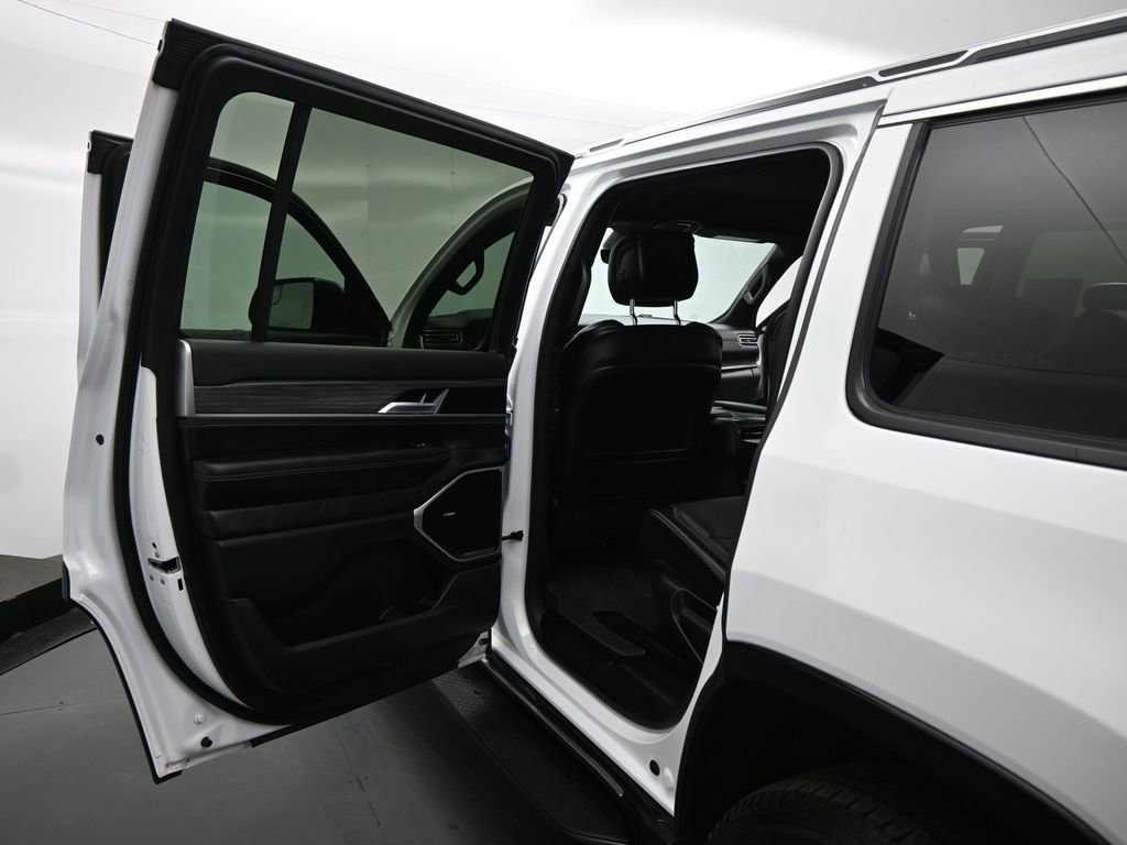 Used 2024 Jeep Wagoneer Series II w/ Flexible Seating Group image 20