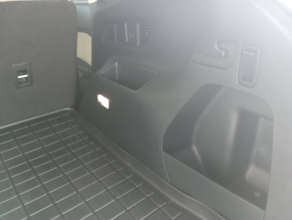 Certified 2018 Ford Edge SE FWD image 16