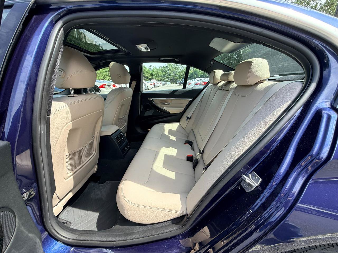Used 2017 BMW 330i xDrive Sedan AWD/4WD image 11