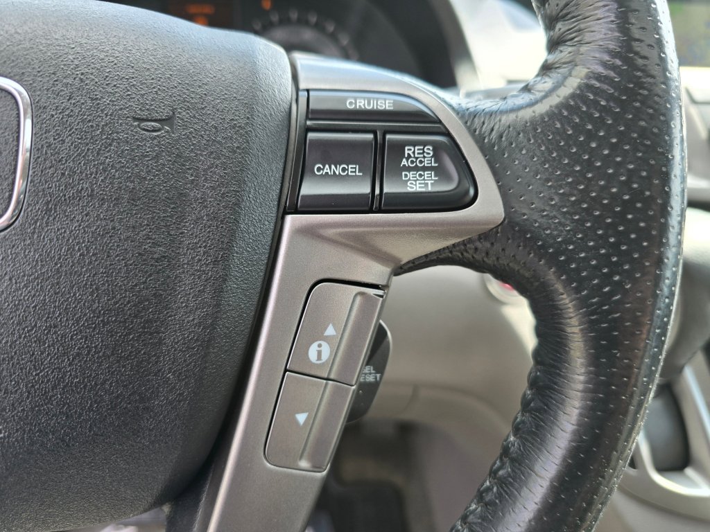Used 2016 Honda Odyssey Touring Elite image 9