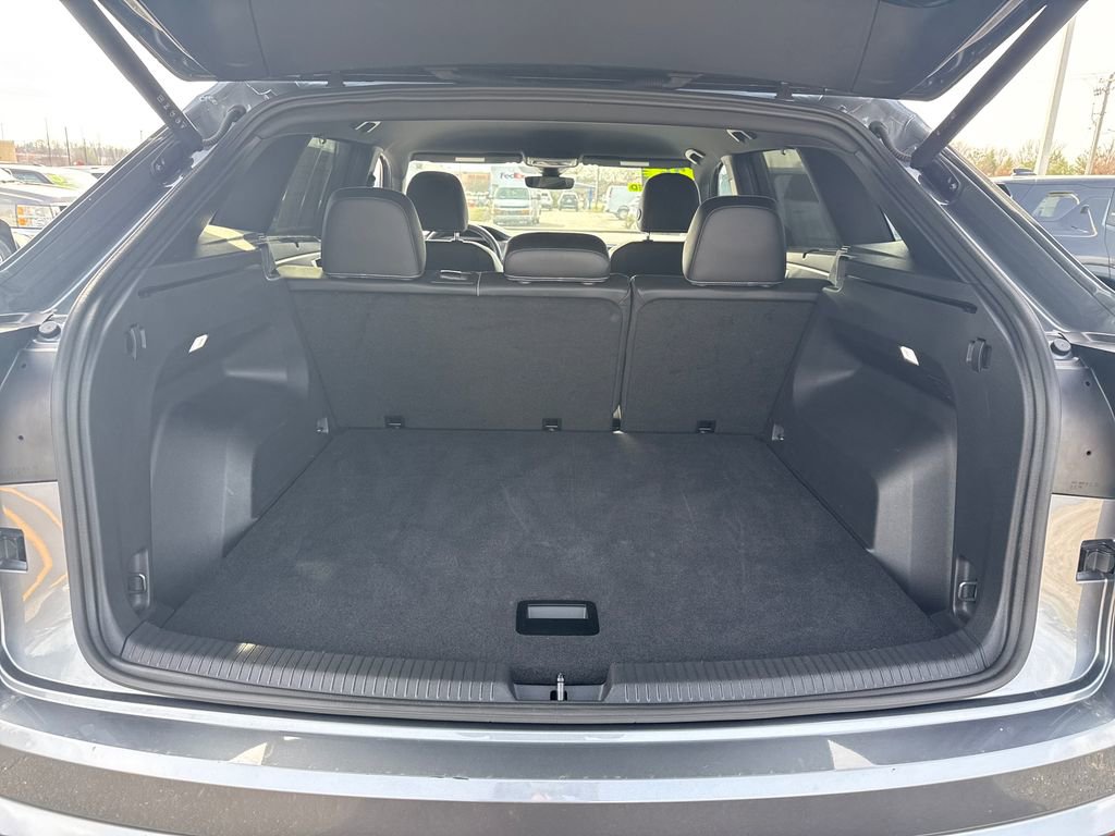 Used 2025 Volkswagen Atlas Cross Sport SE image 25