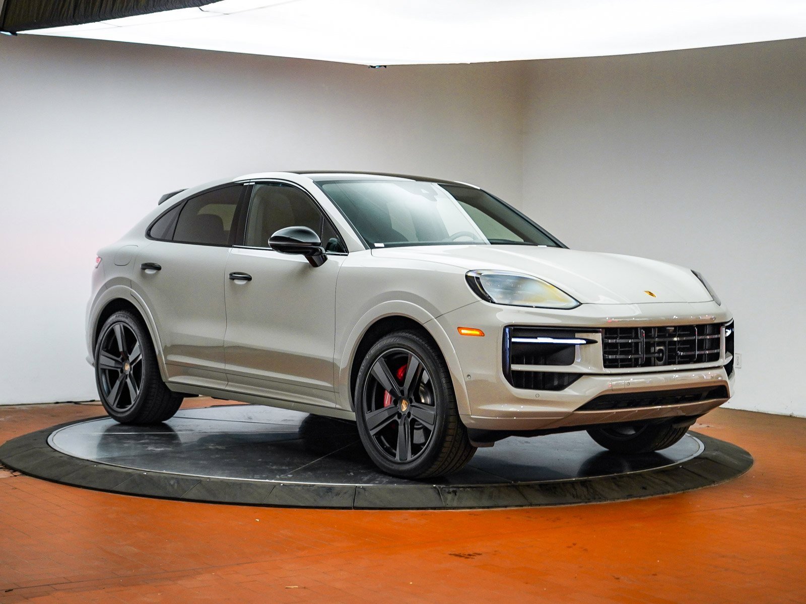 Used 2025 Porsche Cayenne S image 14