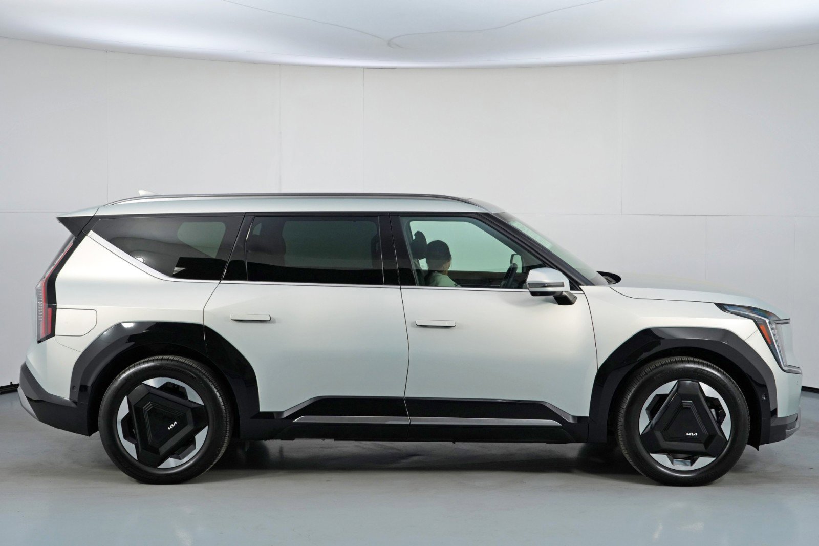 Used 2024 Kia EV9 Land image 56