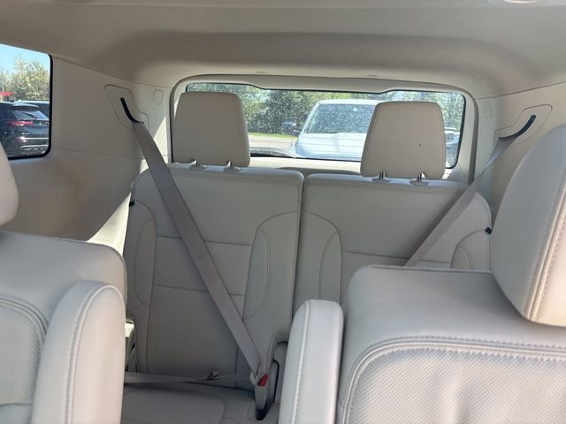Used 2022 GMC Acadia Denali AWD/4WD image 15