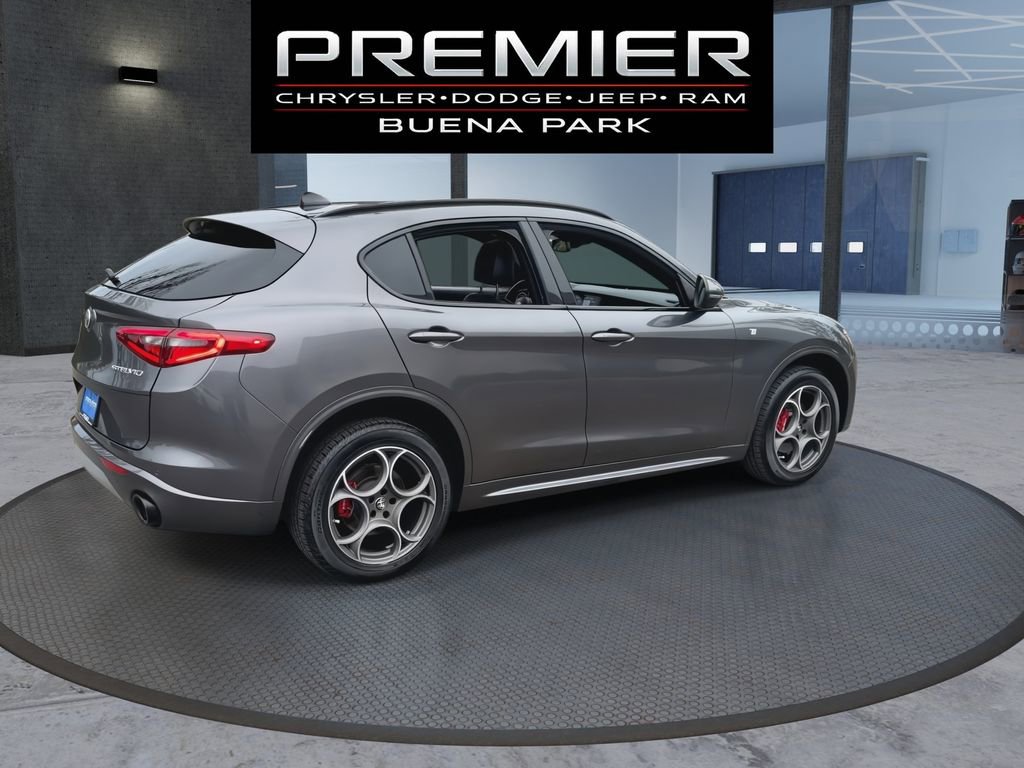 Used 2022 Alfa Romeo Stelvio Ti image 8