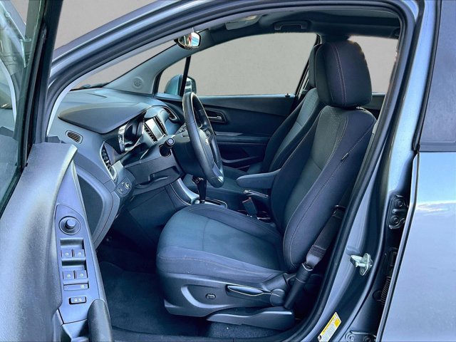 Used 2020 Chevrolet Trax LS FWD image 27