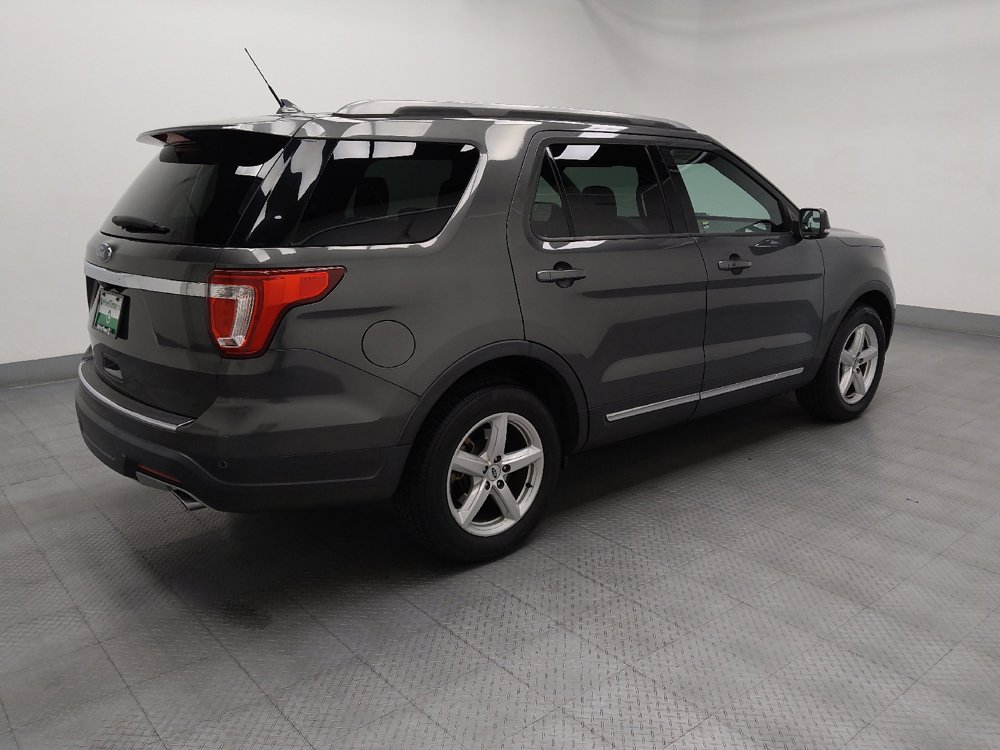 Used 2018 Ford Explorer XLT w/ Equipment Group 202A FWD image 10