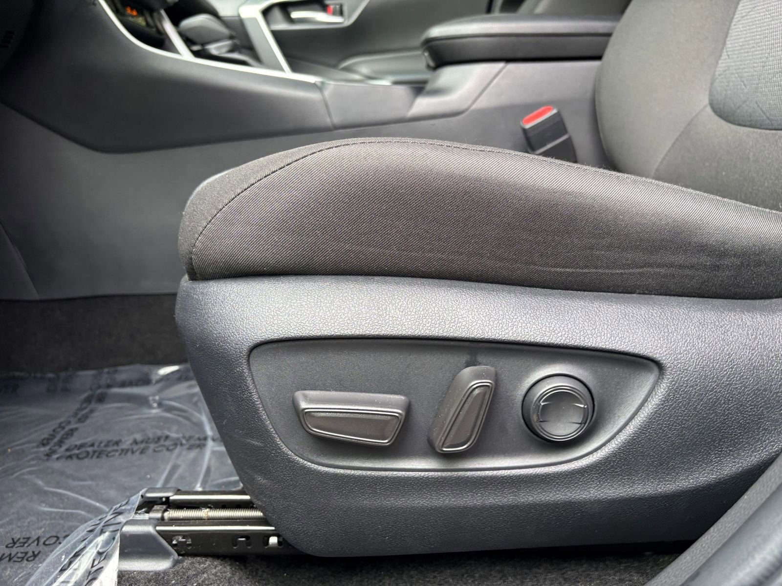 Used 2025 Toyota RAV4 XLE image 27