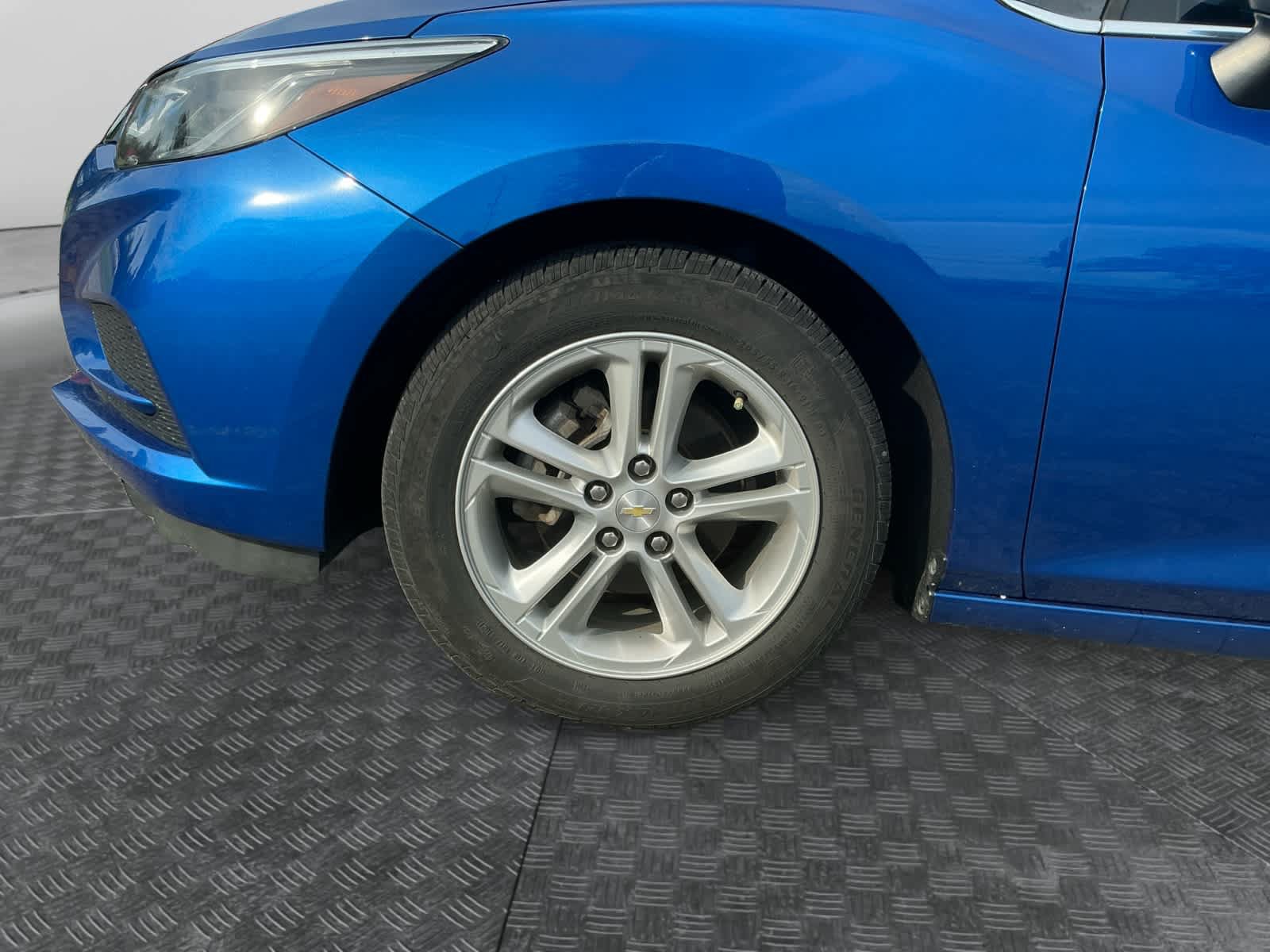 Used 2018 Chevrolet Cruze LT w/ Convenience Package FWD image 11