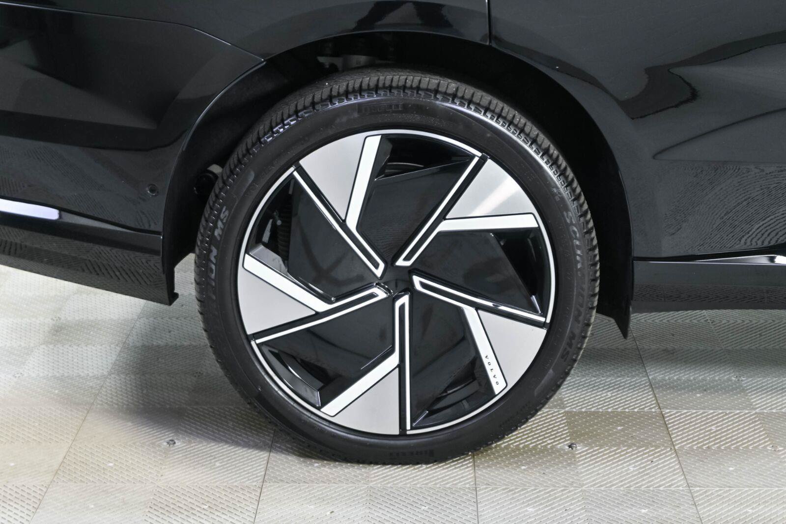 Used 2025 Volvo EX90 Ultra AWD/4WD image 38