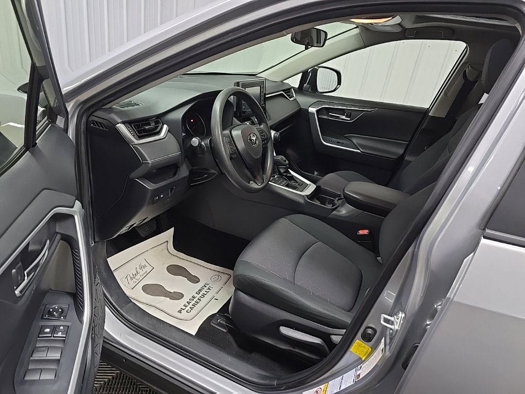 Used 2019 Toyota RAV4 XLE AWD/4WD image 29
