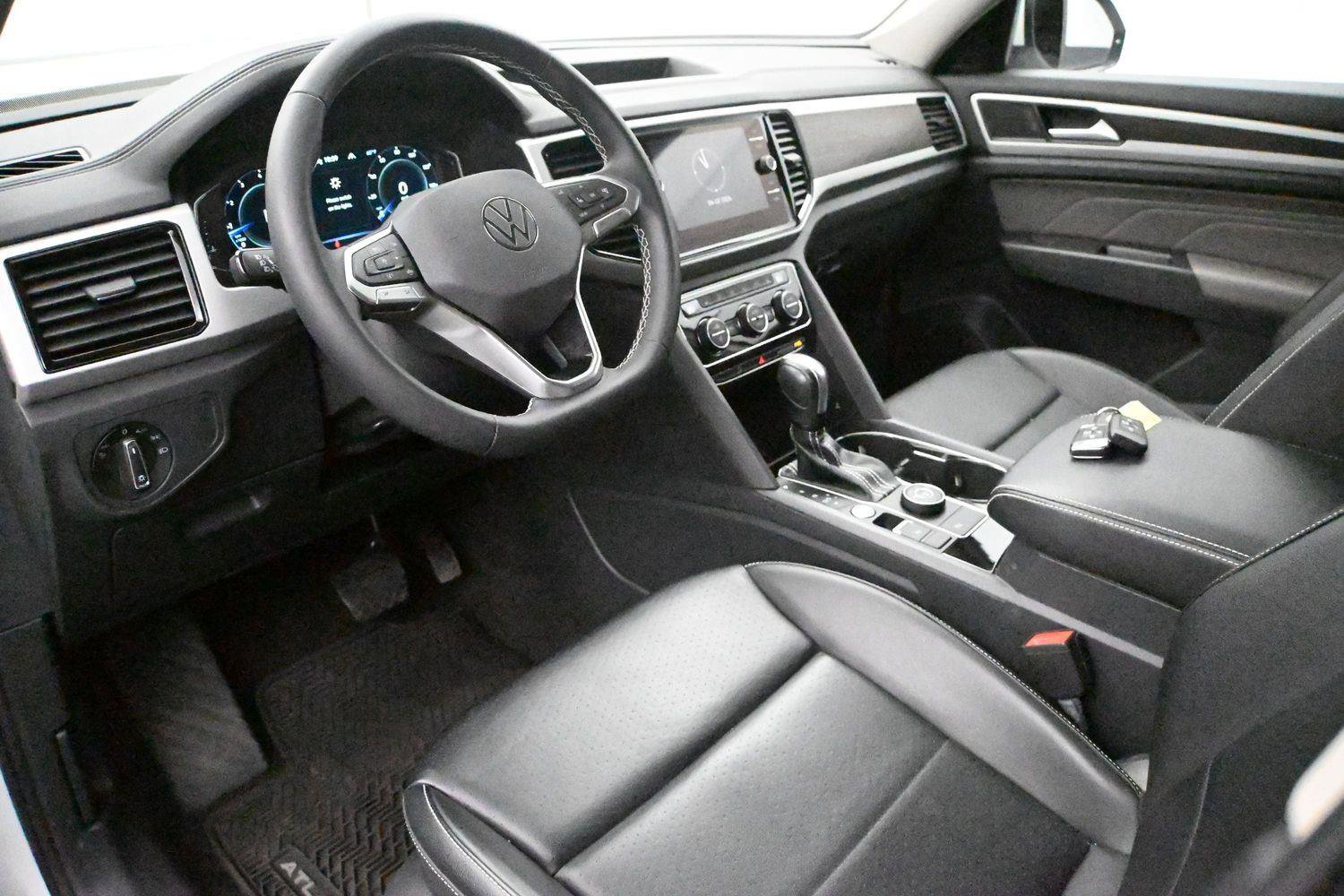 Used 2022 Volkswagen Atlas SE AWD/4WD image 2