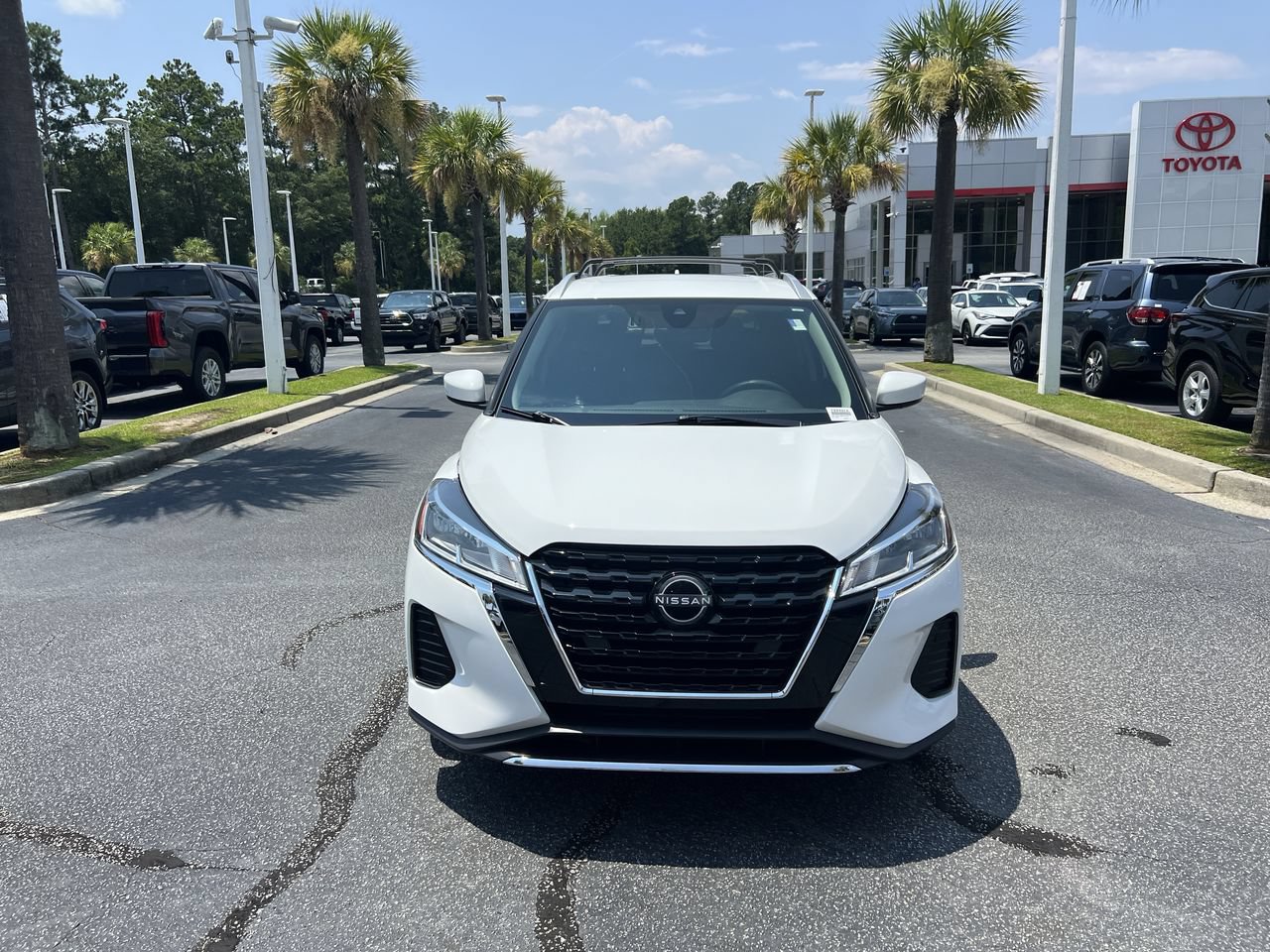 Used 2024 Nissan Kicks SV w/ Interior Electronics Package FWD image 3