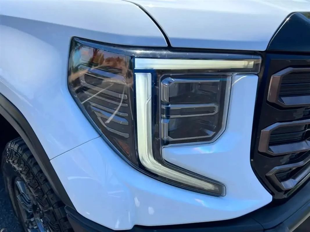 Used 2024 GMC Sierra 1500 AT4X AWD/4WD image 10