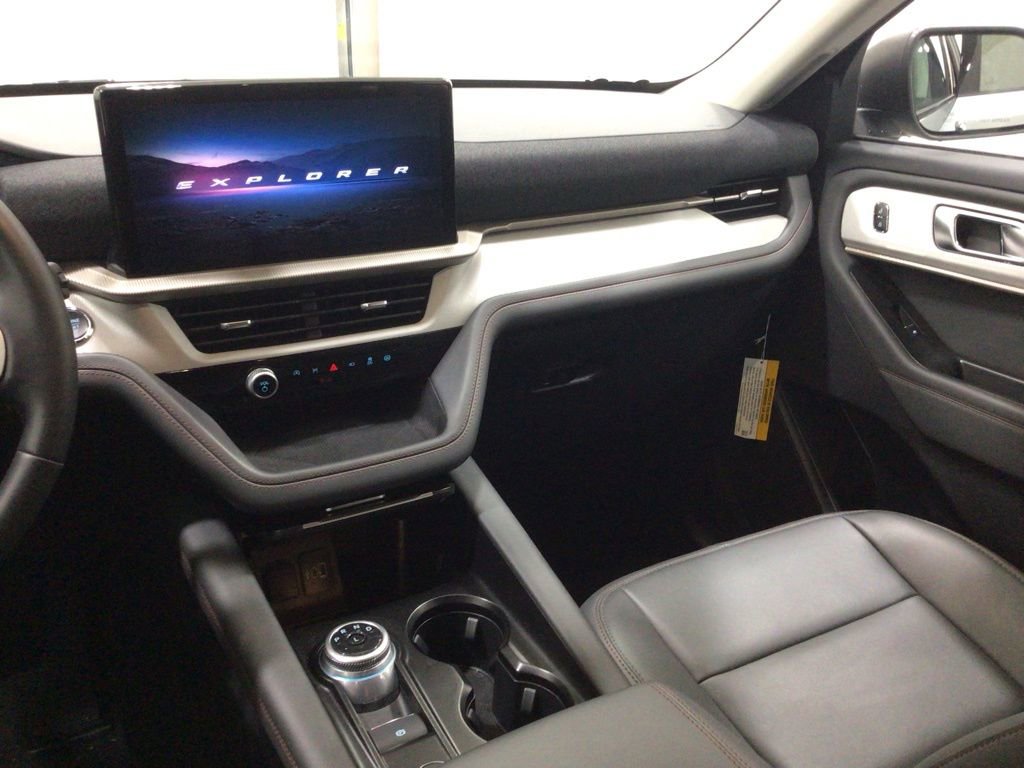 Used 2025 Ford Explorer Active w/ Active Comfort Package image 33