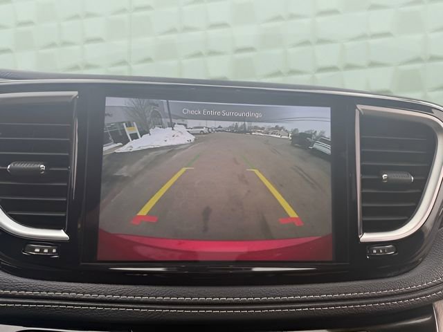 Certified 2024 Chrysler Pacifica Limited image 24