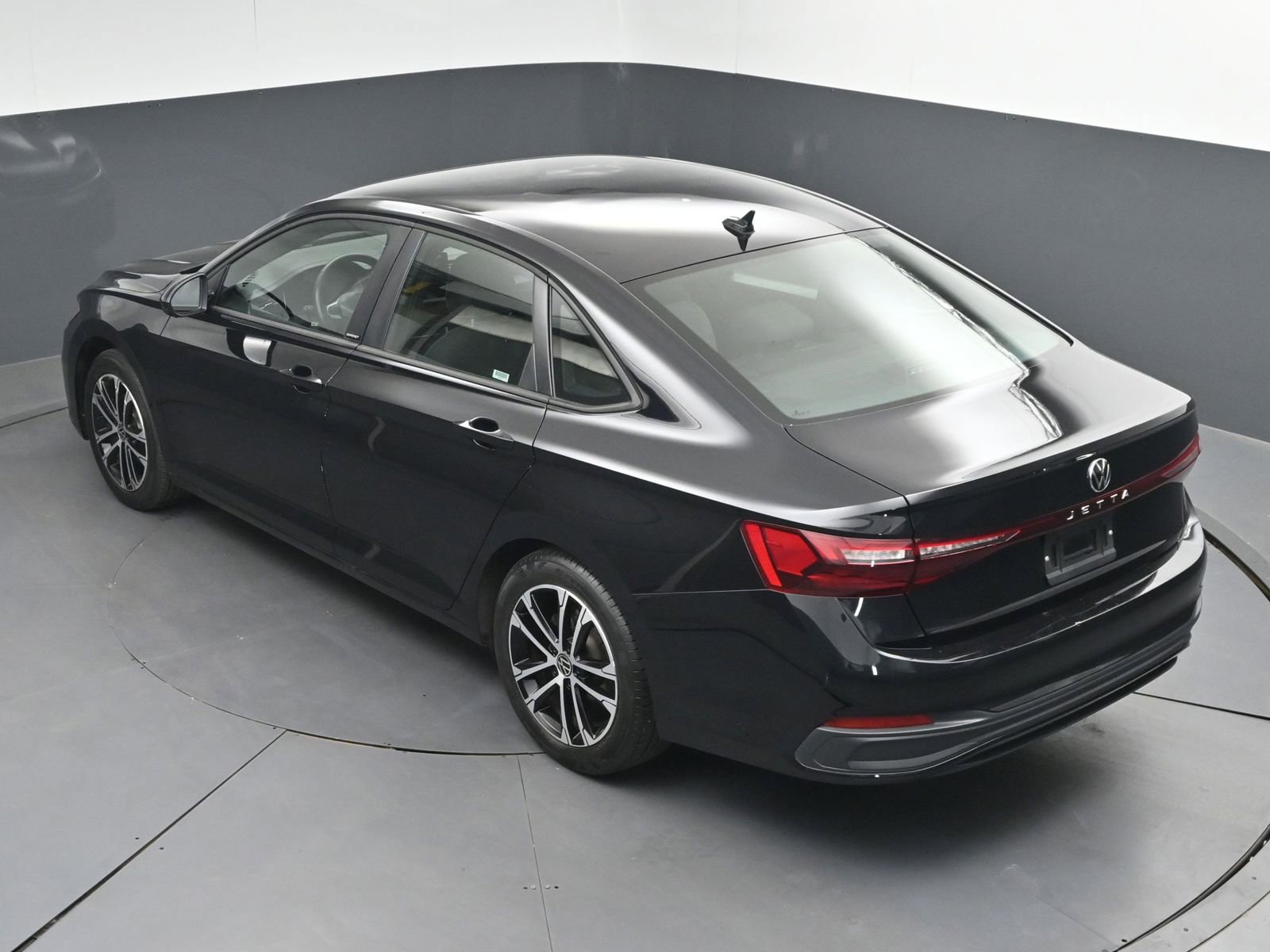 Used 2025 Volkswagen Jetta Sport FWD image 34