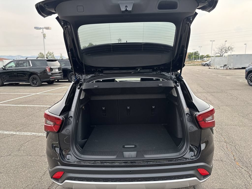 New 2026 Chevrolet Trax LT w/ Driver Confidence Package FWD image 25