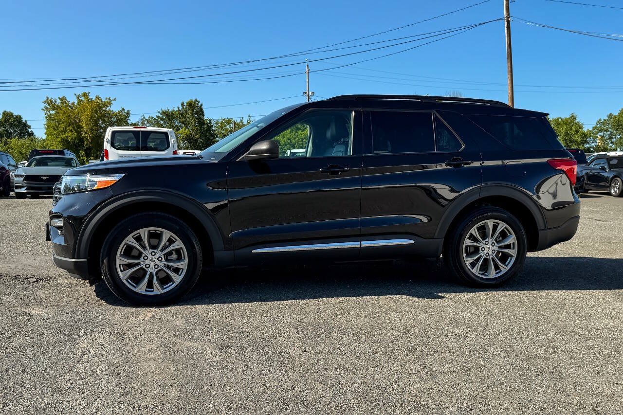 Used 2023 Ford Explorer XLT w/ Equipment Group 202A AWD/4WD image 6