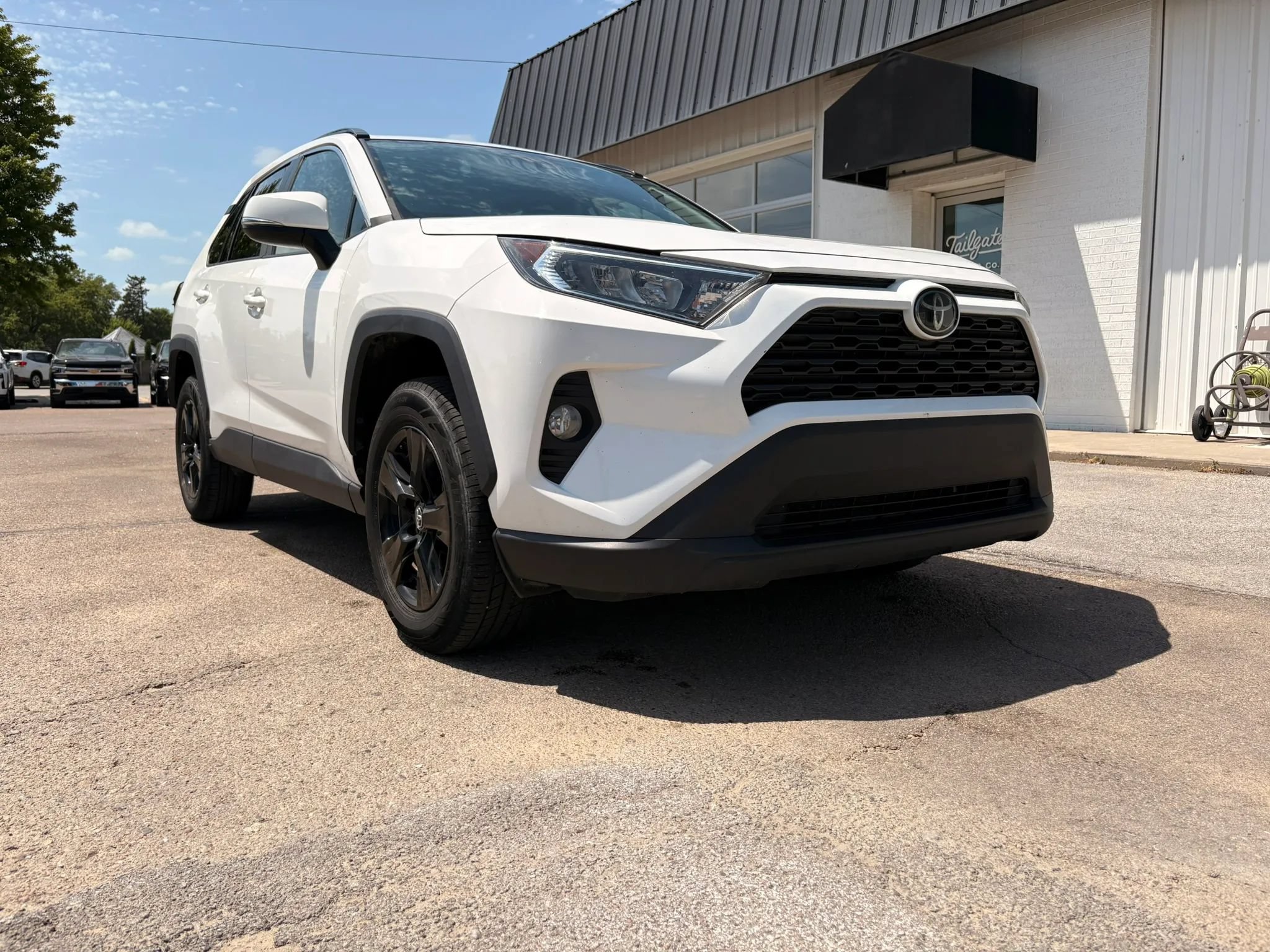 Used 2021 Toyota RAV4 XLE AWD/4WD image 2