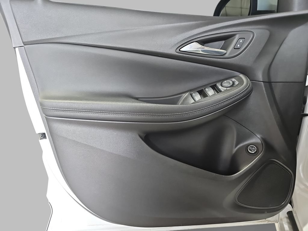 Used 2022 Buick Encore GX Preferred w/ Sport Touring Package FWD image 32