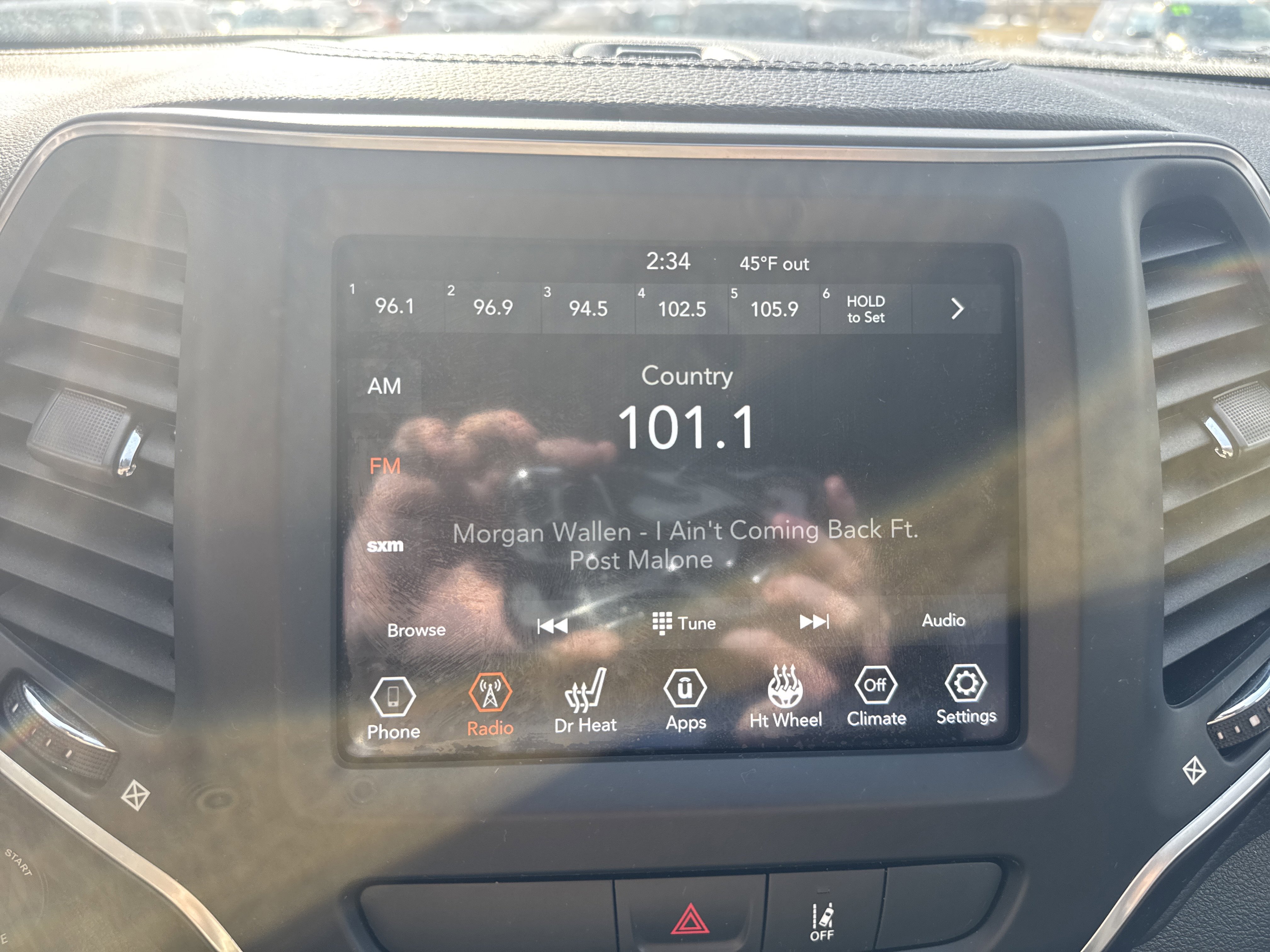 Used 2022 Jeep Cherokee Latitude w/ Sun & Sound Group AWD/4WD image 25